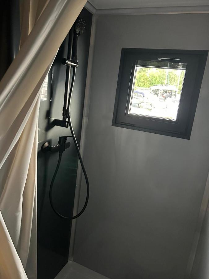Dom Na Wodzie Hotel Węgorzewo Eksteriør billede